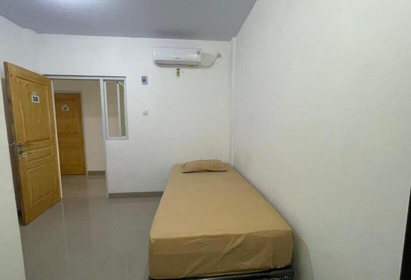 בית מלון כפרי Oyo 93297 Penginapan Musafir Syariah