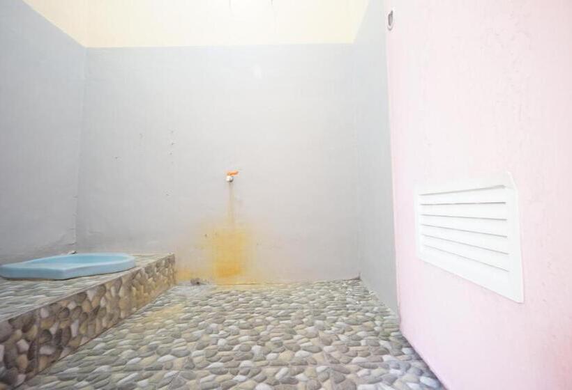 Отель Oyo 93300 Homestay Puri Anggrek Syariah   Wage