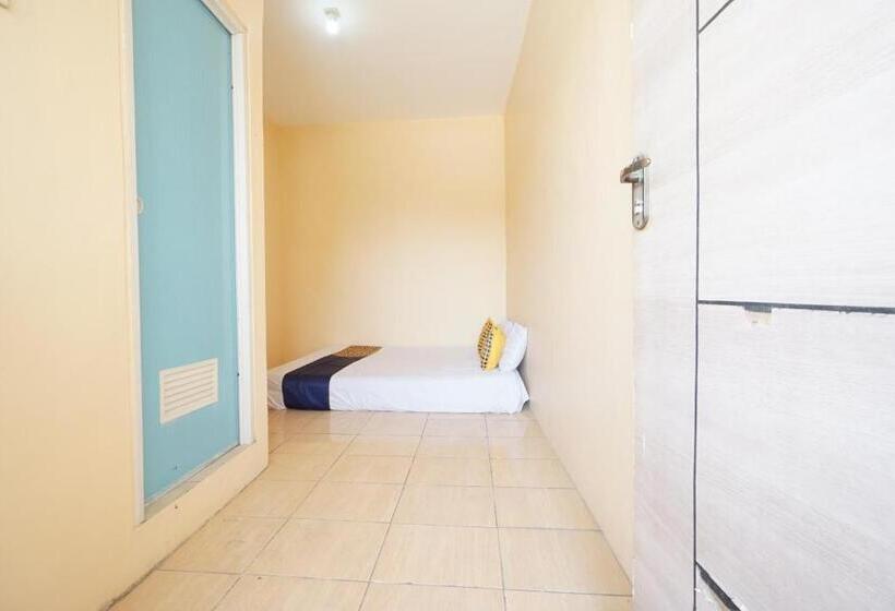 Отель Oyo 93300 Homestay Puri Anggrek Syariah   Wage