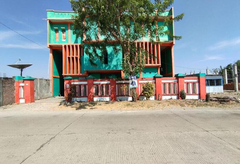 בית מלון כפרי Oyo 93304 Wisma La Oda Syariah