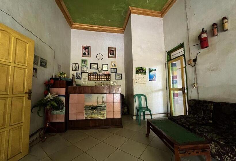 בית מלון כפרי Oyo 93304 Wisma La Oda Syariah