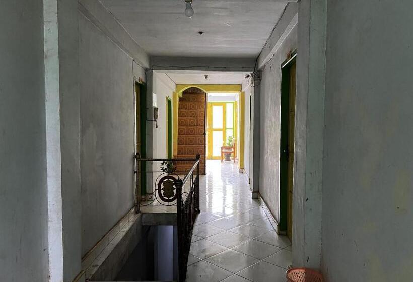 בית מלון כפרי Oyo 93304 Wisma La Oda Syariah