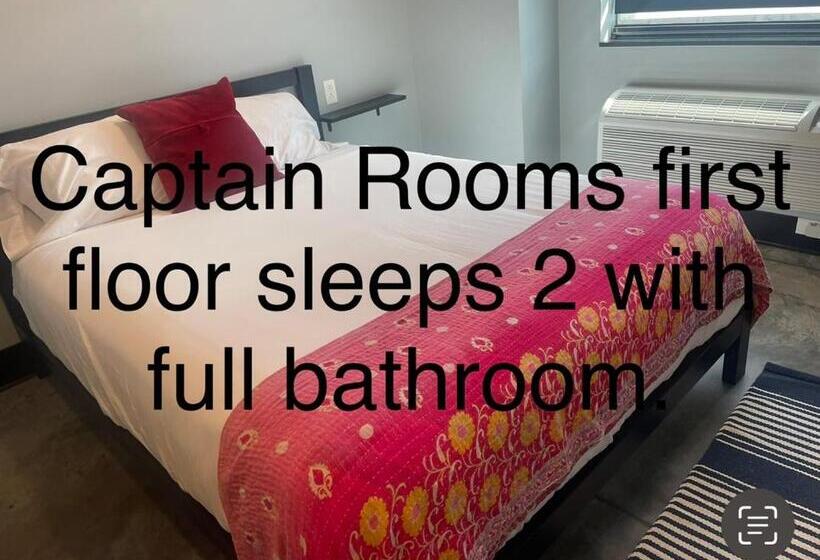 Отель Captain One Room For Two Near Purina Farms