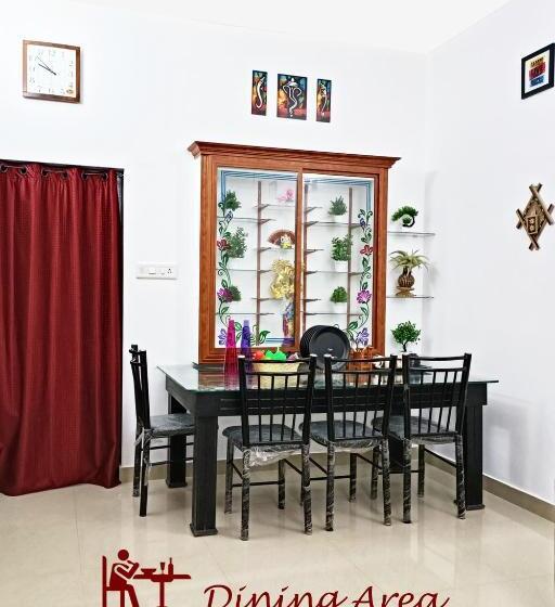 فندق Poonkavanam Villa