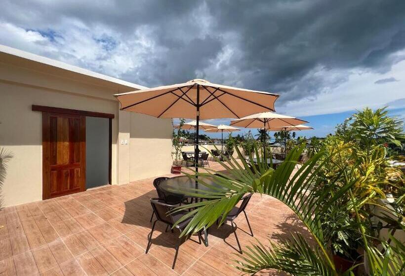 هتل Rich Vania Suites