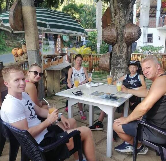 ホテル Rp Rohamton Bungalow And Coffee Bar