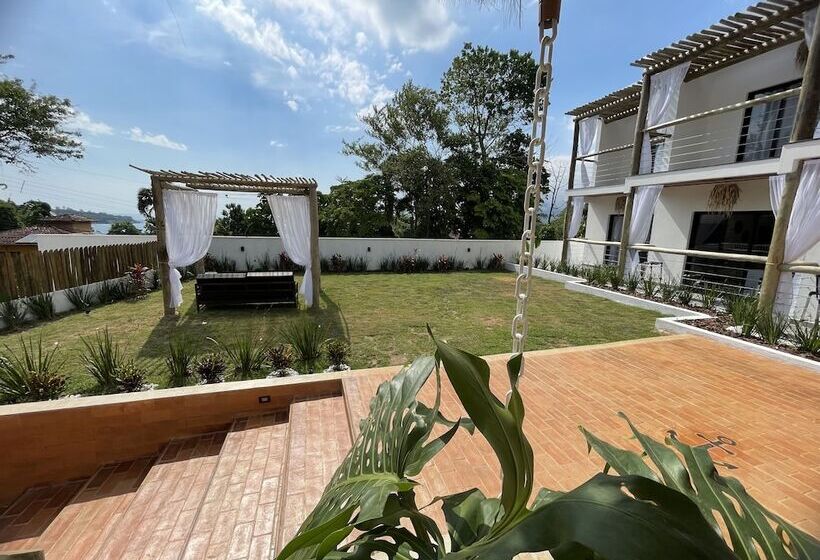 בית מלון כפרי Santomar Guest House