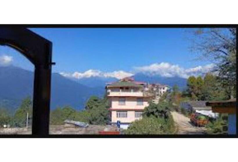 בית מלון כפרי Siniolchu Pelling , New Helipad Road , Pelling , Sikkim