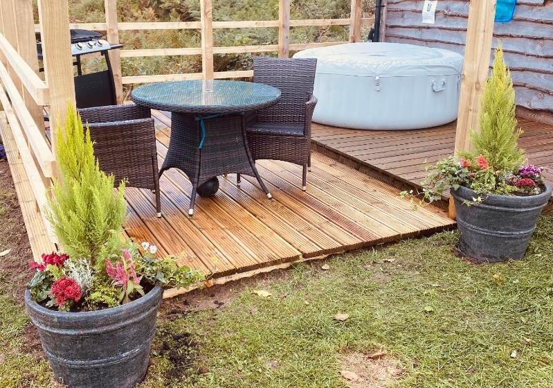 Отель The Original Sleeping Giant Lodge Farm Stay, Meet The Animals