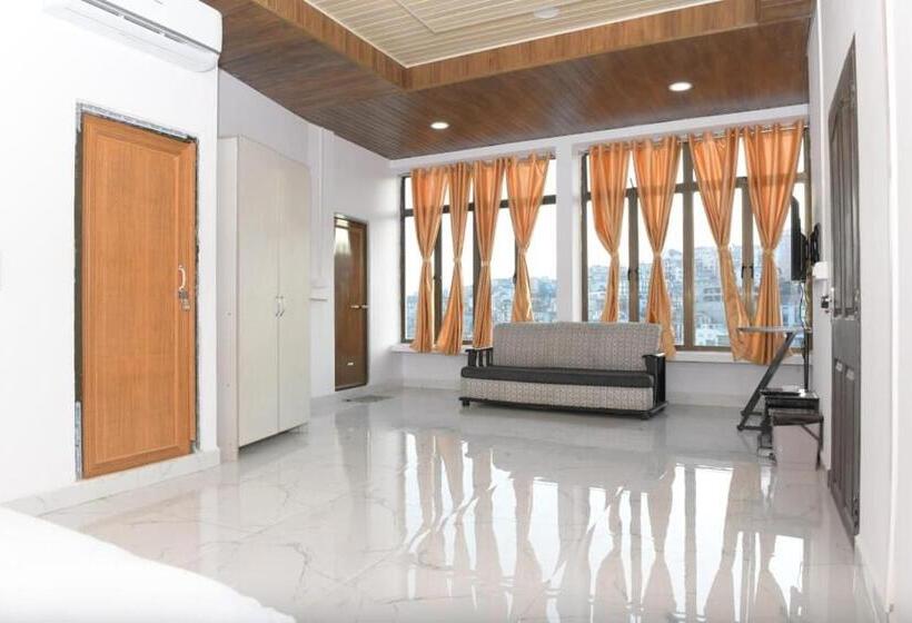 Hotel The Lushai Inn