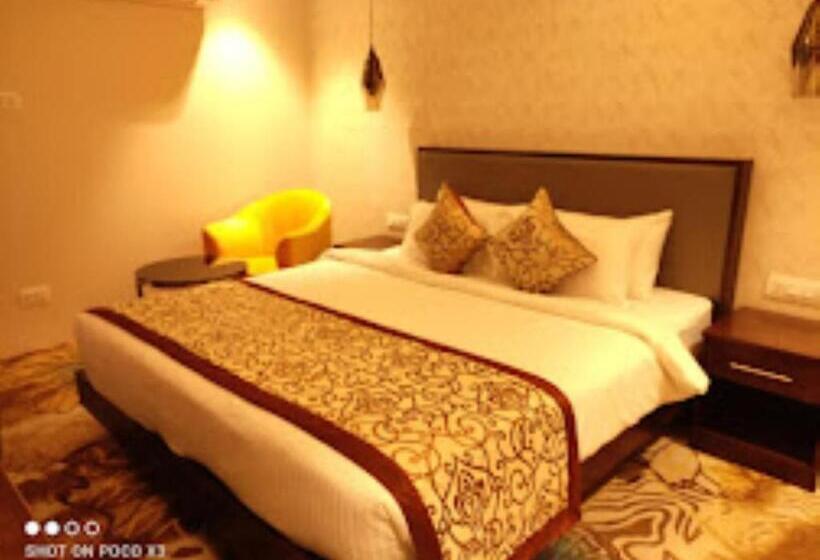 בית מלון כפרי The Triple Crown ,bettiah