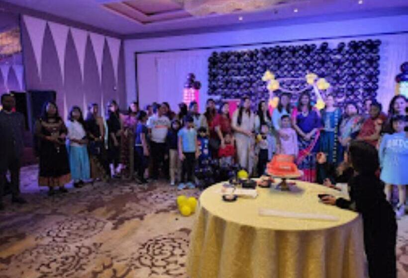 בית מלון כפרי The Triple Crown ,bettiah