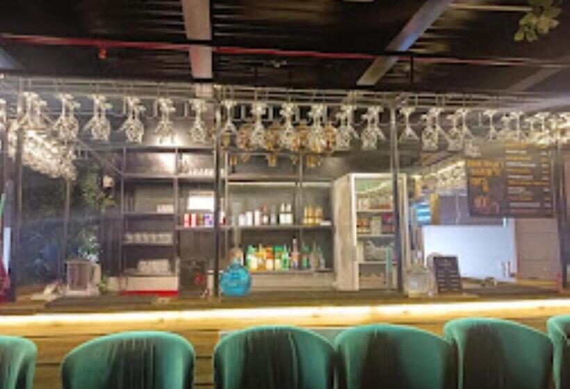 בית מלון כפרי The Triple Crown ,bettiah