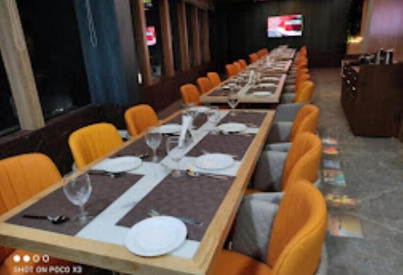 בית מלון כפרי The Triple Crown ,bettiah