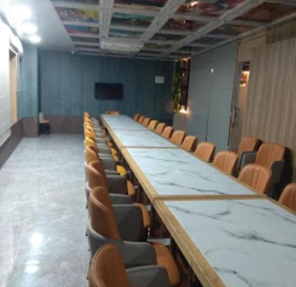 בית מלון כפרי The Triple Crown ,bettiah