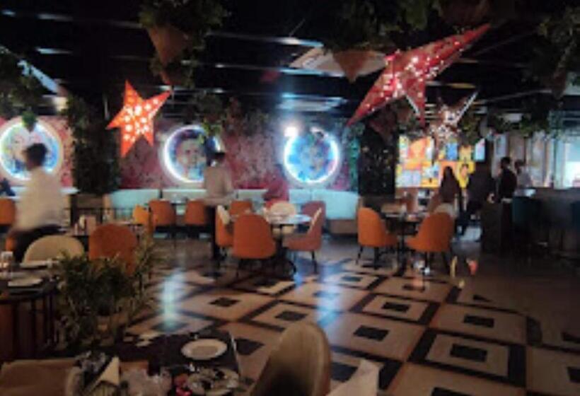 בית מלון כפרי The Triple Crown ,bettiah