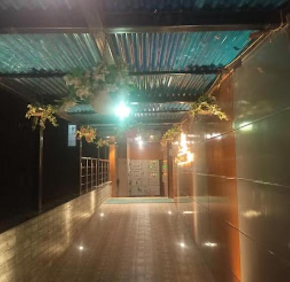 בית מלון כפרי The Triple Crown ,bettiah