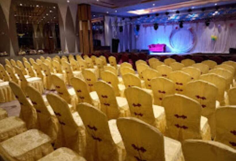 בית מלון כפרי The Triple Crown ,bettiah