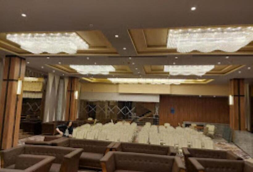 בית מלון כפרי The Triple Crown ,bettiah