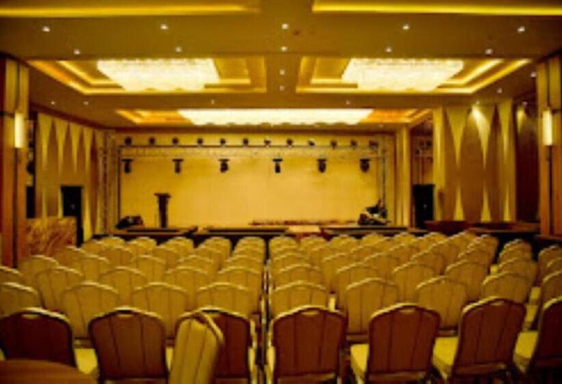 בית מלון כפרי The Triple Crown ,bettiah