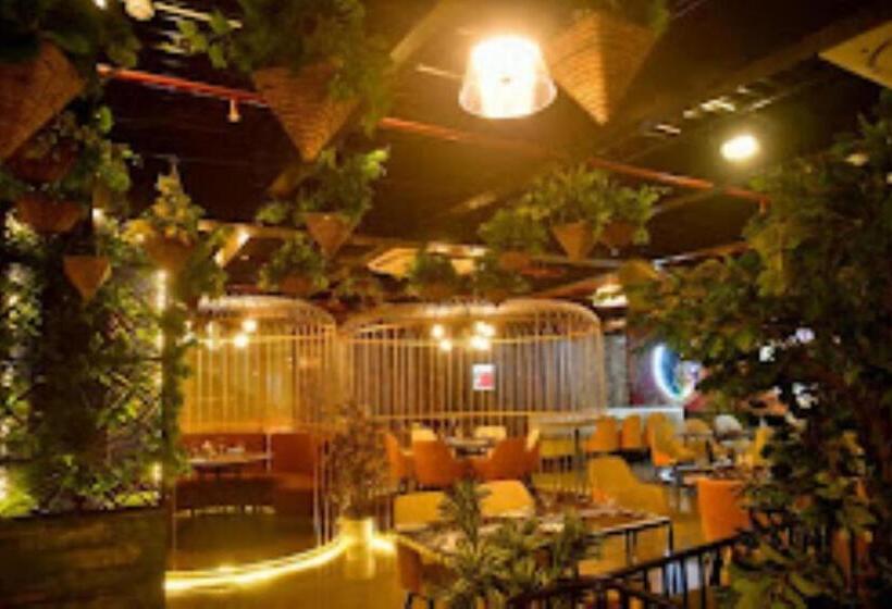 בית מלון כפרי The Triple Crown ,bettiah