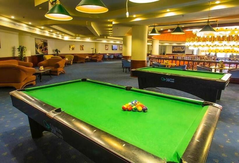 酒店 White Valley Palace