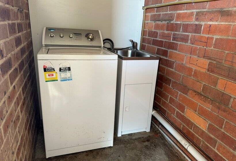 מוטל Clock Tower Motor Inn