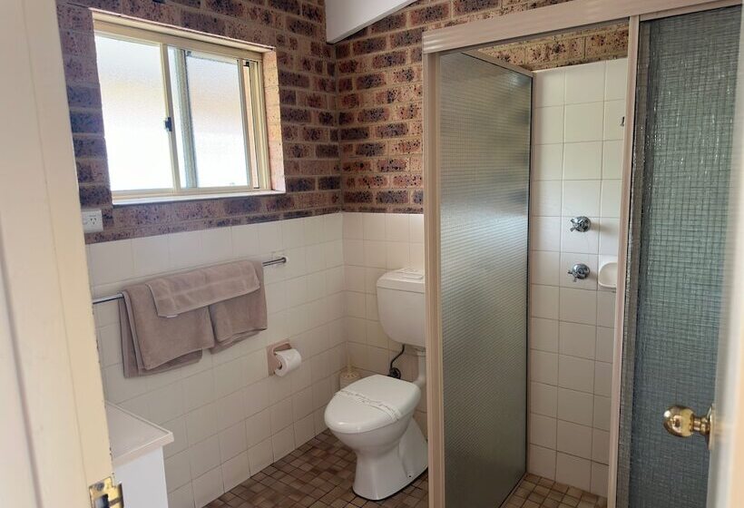 מוטל Clock Tower Motor Inn