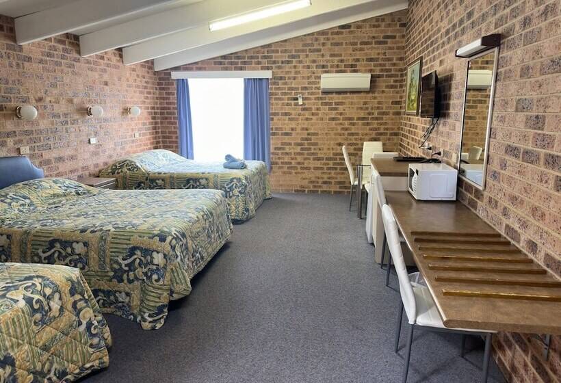 מוטל Clock Tower Motor Inn