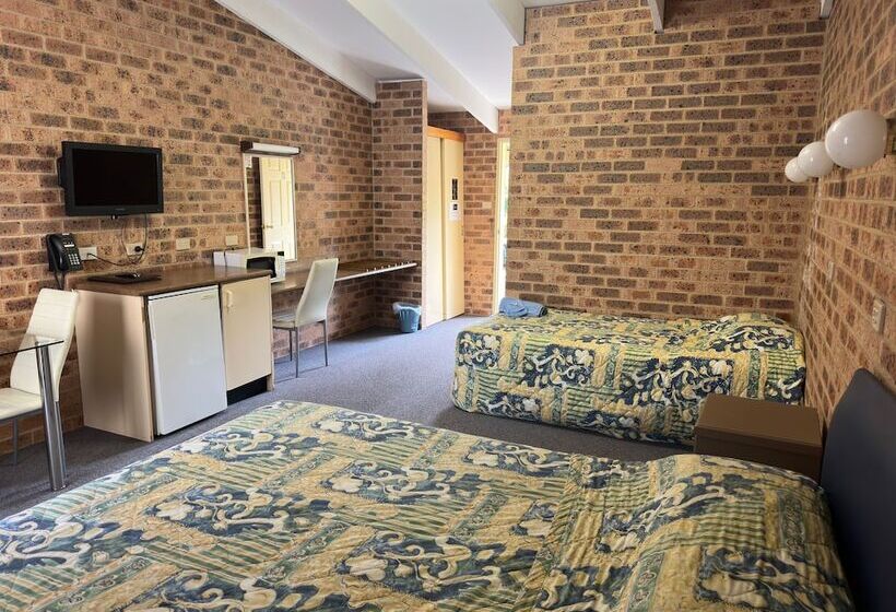 מוטל Clock Tower Motor Inn