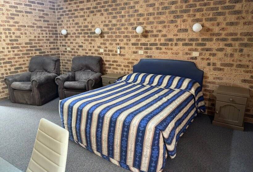 מוטל Clock Tower Motor Inn