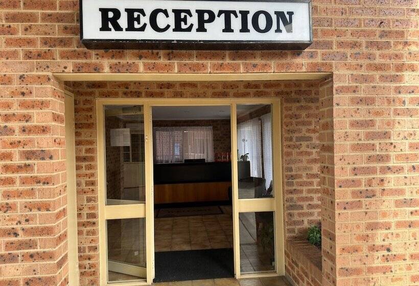 מוטל Clock Tower Motor Inn