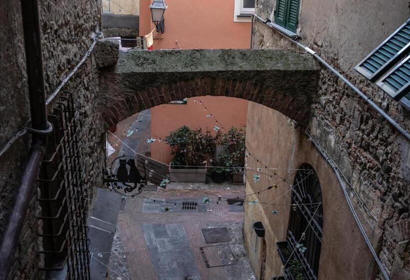 بنسيون Archivolto Del Teatro