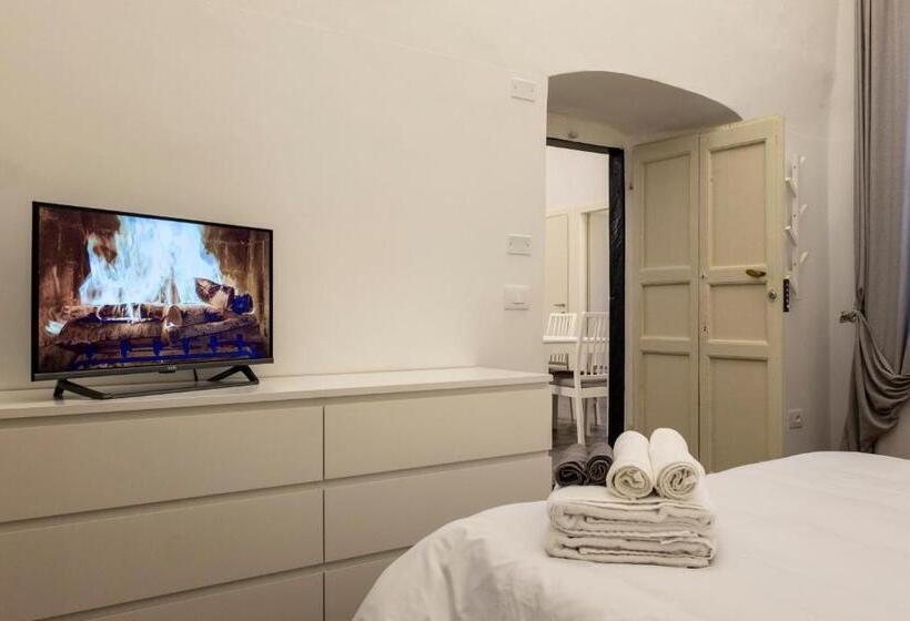 بنسيون Archivolto Del Teatro