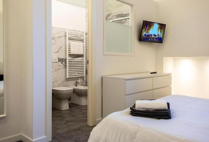 بنسيون Archivolto Del Teatro