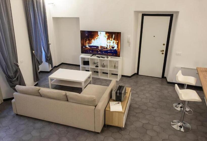 膳宿费 Archivolto Del Teatro