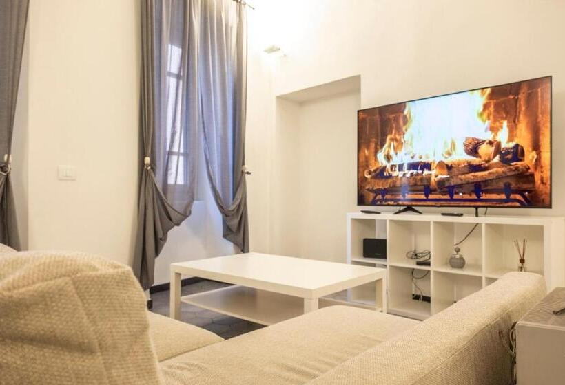 بنسيون Archivolto Del Teatro