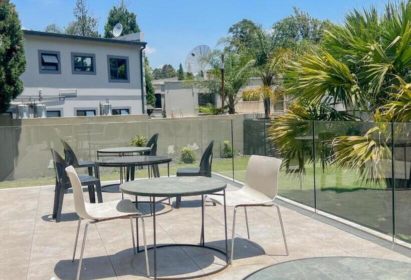 بنسيون Arterial Guest House