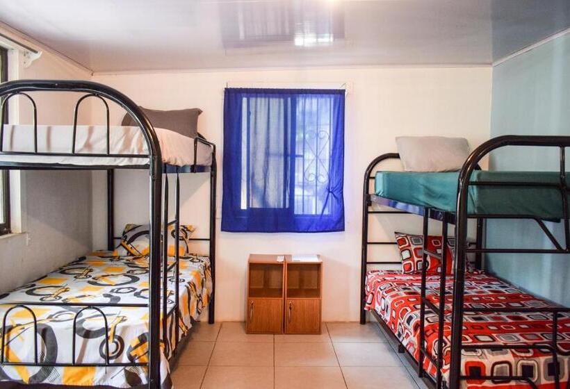 ペンション Caprichos Rooms