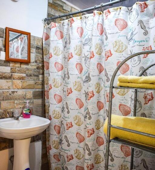 ペンション Caprichos Rooms