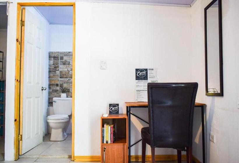 ペンション Caprichos Rooms