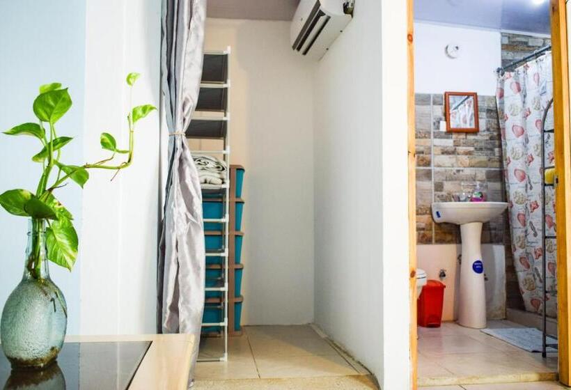 ペンション Caprichos Rooms