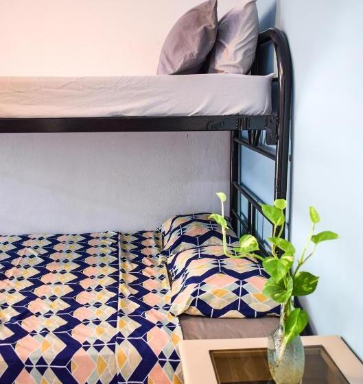 ペンション Caprichos Rooms