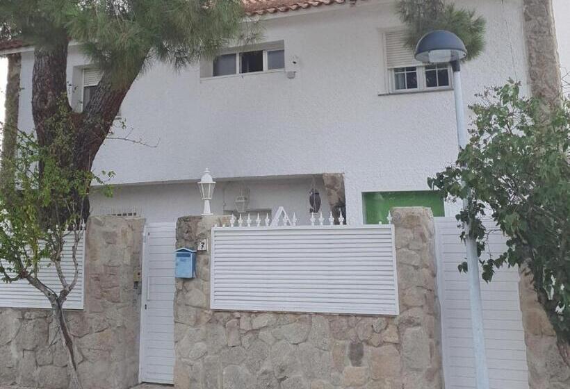 بنسيون Casa Pinares