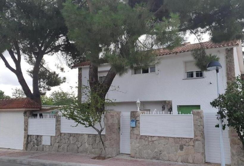 بنسيون Casa Pinares
