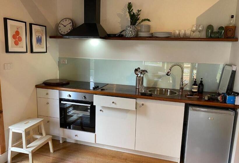 פנסיון Crabapple Cabin