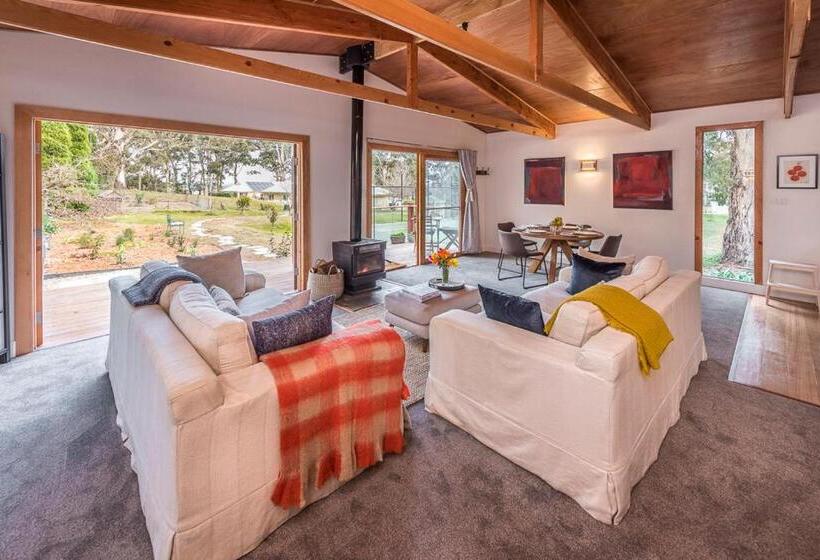 פנסיון Crabapple Cabin