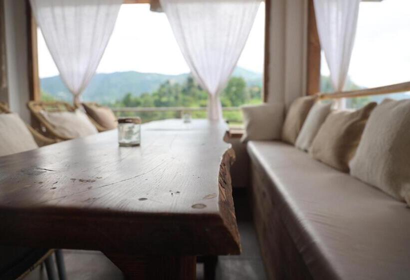 פנסיון Exstacy S Bathtub Rooms & Cafe