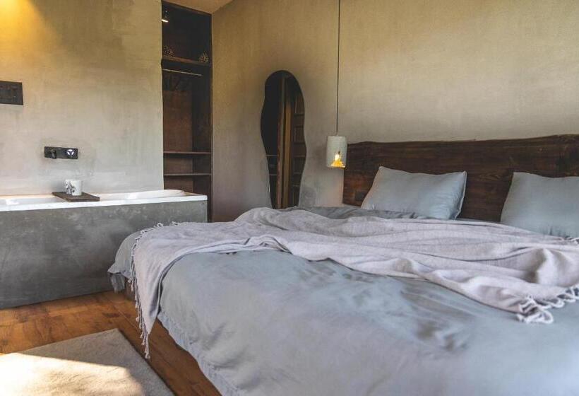 פנסיון Exstacy S Bathtub Rooms & Cafe