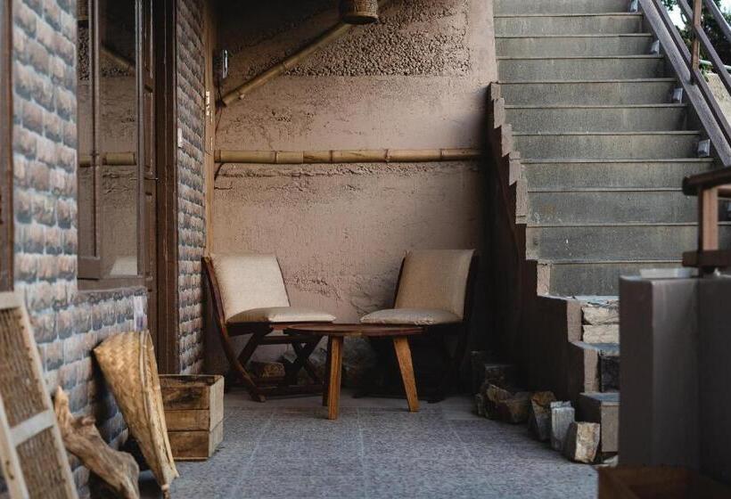 פנסיון Exstacy S Bathtub Rooms & Cafe